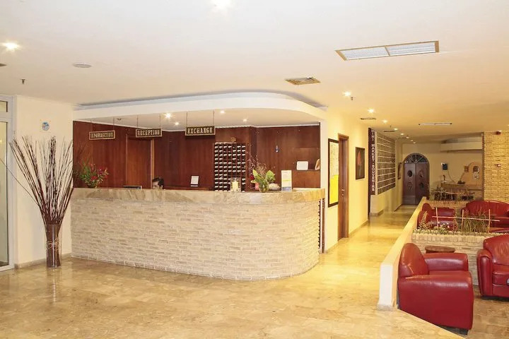 Entrance & Lobby