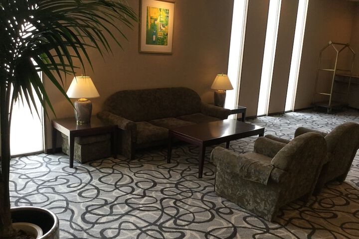 Room 8 of 9