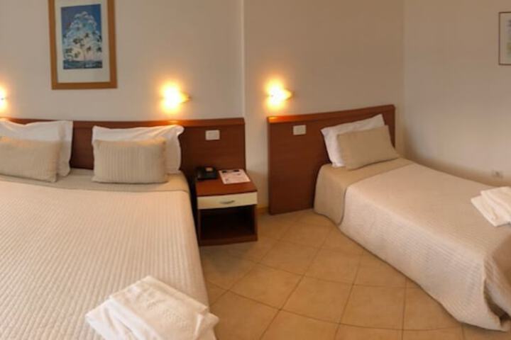 Room 7 of 18
