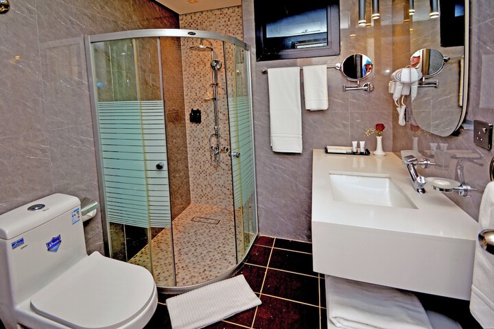 Room 16 of 36