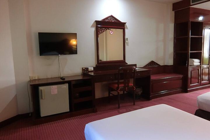 Room 13 of 40