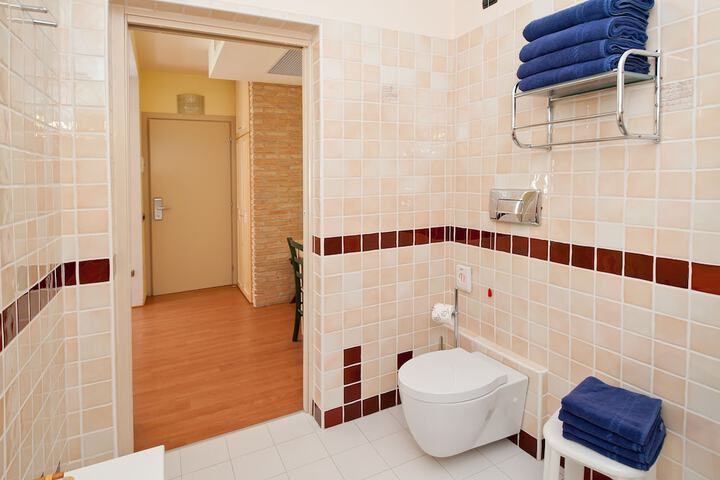 Room 15 of 61