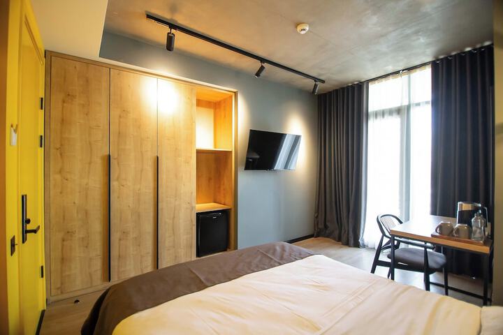 Room 4 of 32