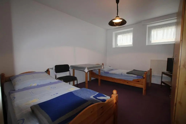 Room 6 of 12
