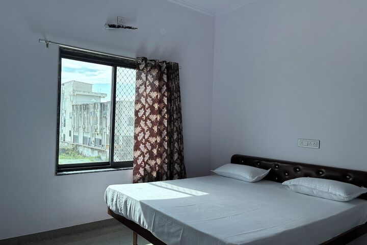 Room 2 of 7