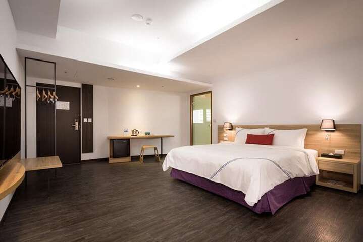 Room 10 of 34
