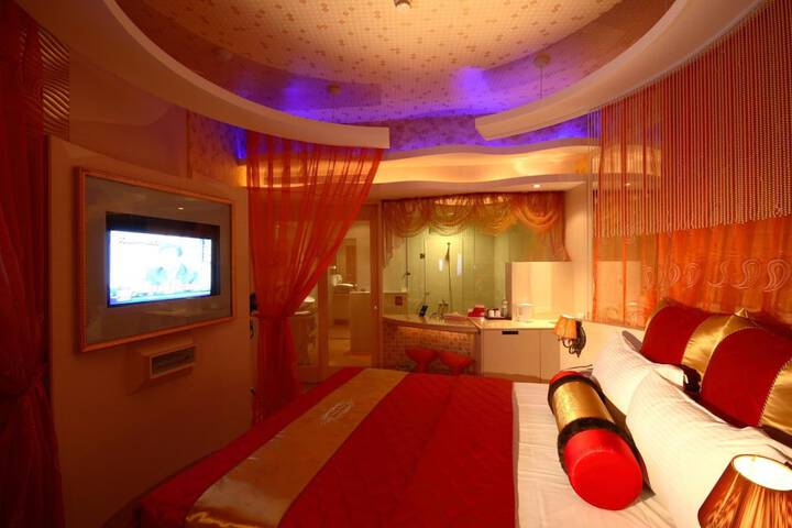 Room 18 of 33