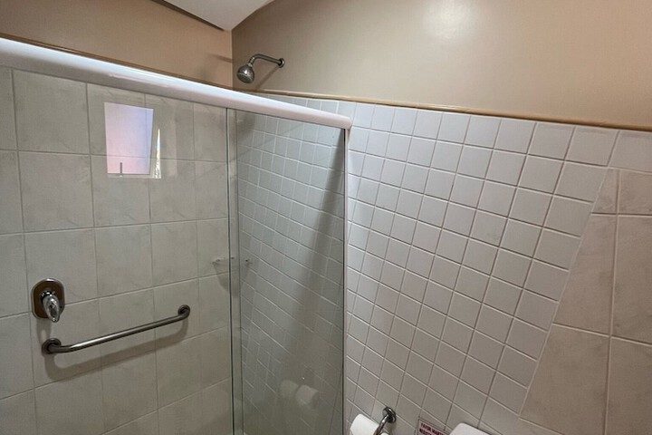 Room 8 of 33