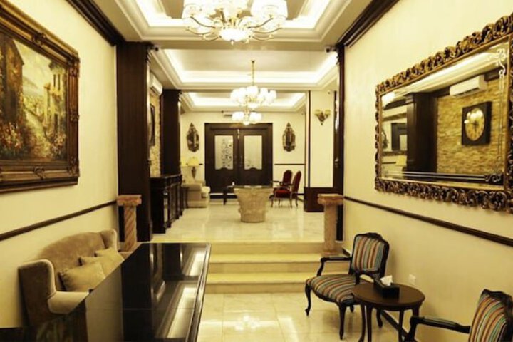 Room 9 of 13