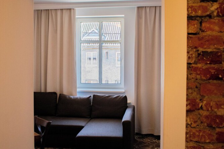 Room 7 of 60