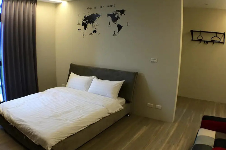 Room 3 of 9