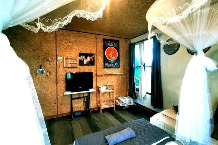 Room 6 of 26