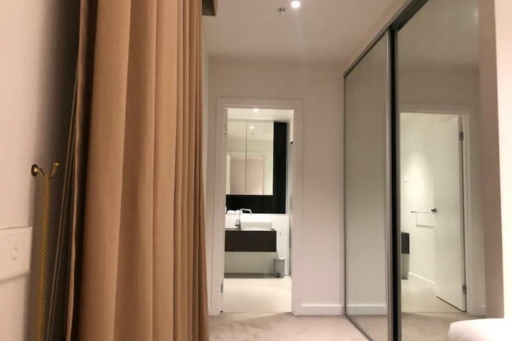 Room 25 of 33