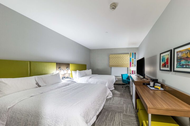 2 Queen Beds (1 of 5)