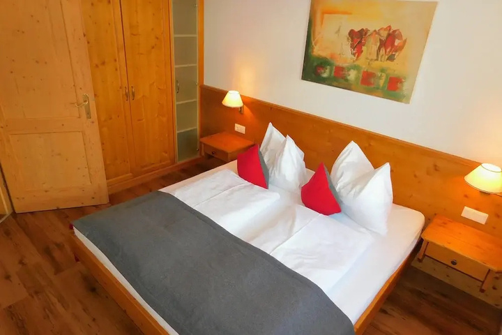 Room 4 of 22