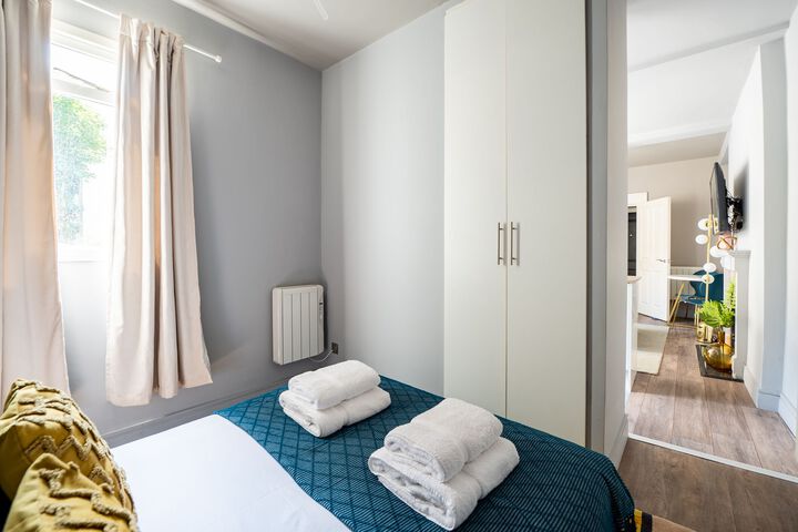 Room 102 of 125