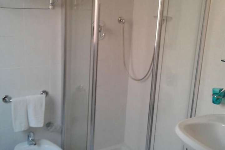Room 13 of 21