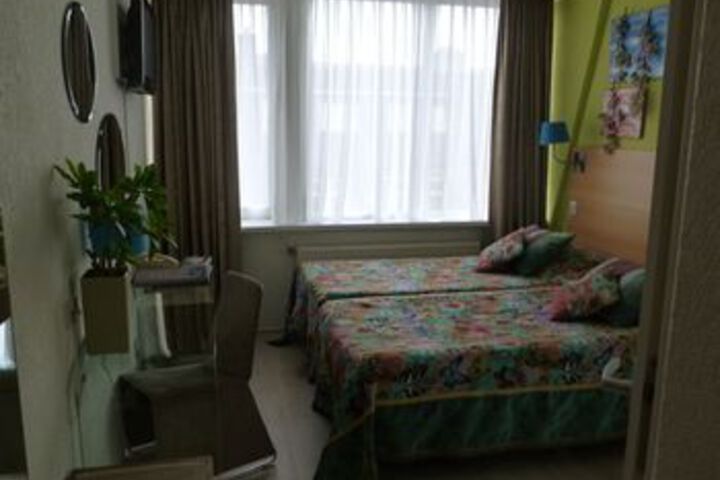Room 10 of 22