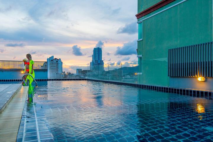 Pool Hotel