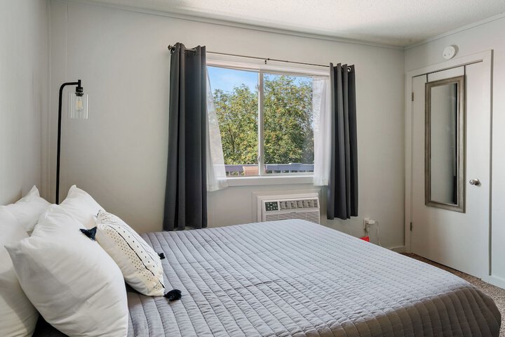 Room 8 of 154