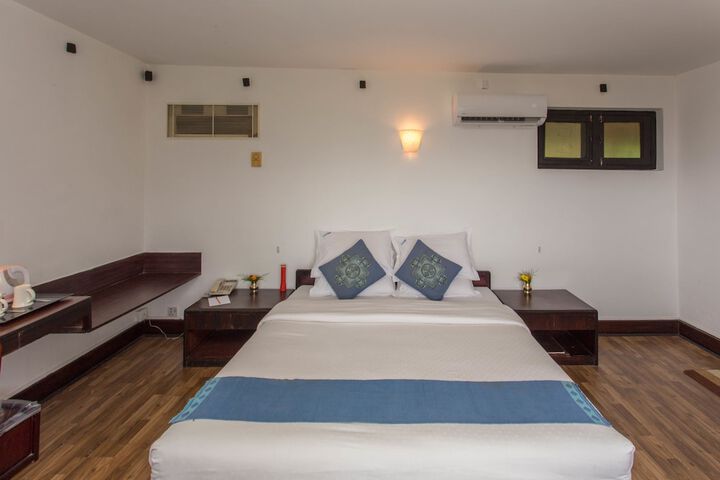 Room 10 of 48