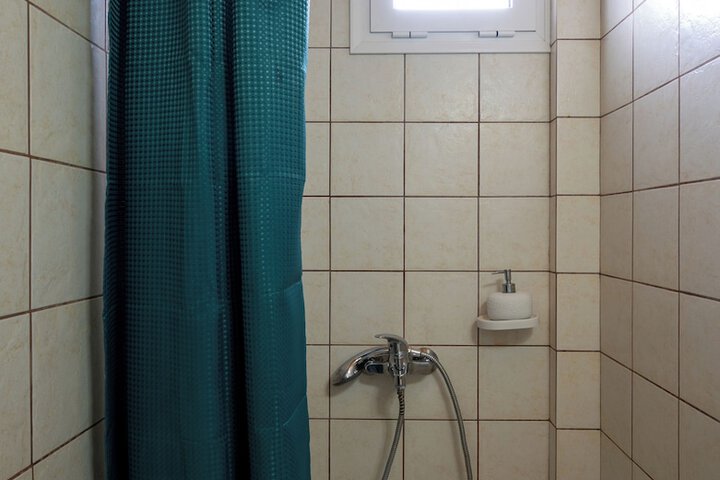 Room 32 of 42