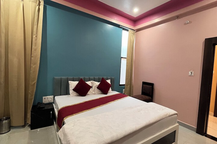 Room 4 of 73