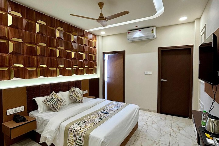 Room 9 of 19
