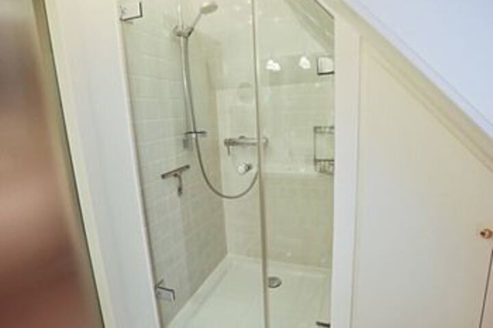 Room 5 of 15