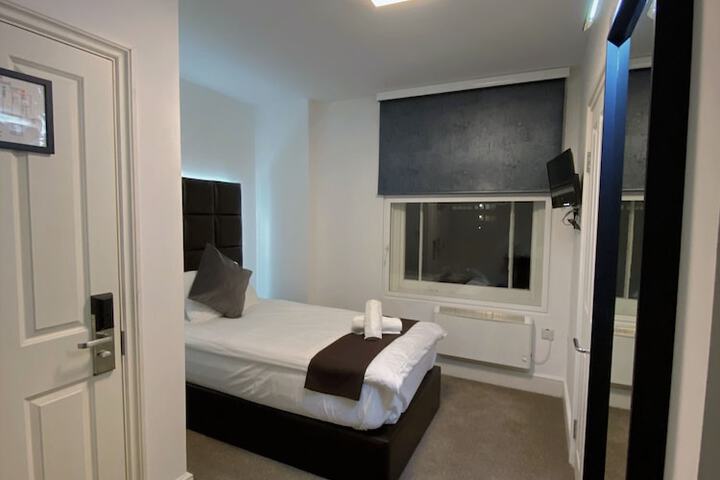Room 7 of 34