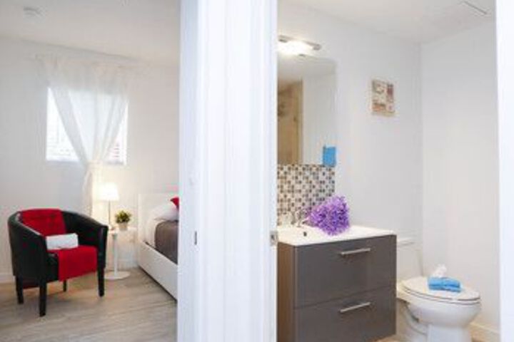 Room 12 of 245