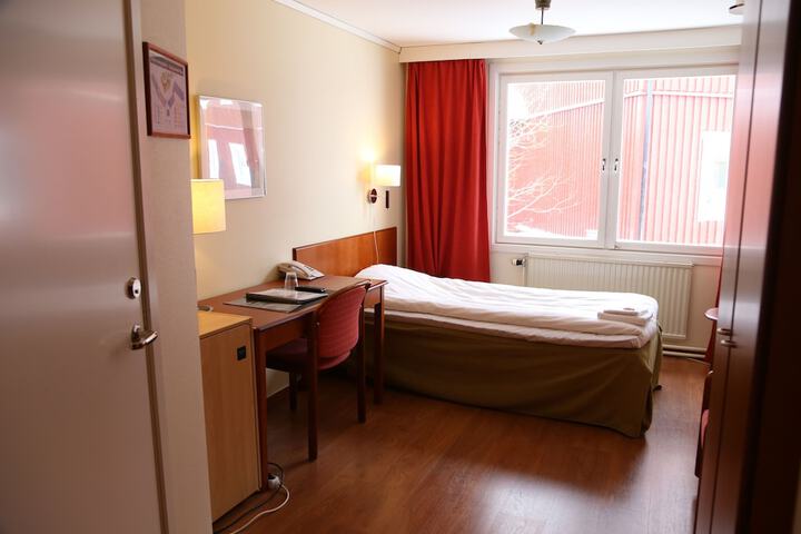 Room 10 of 42