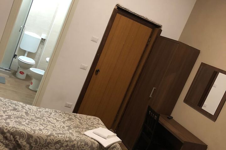 Room 12 of 101