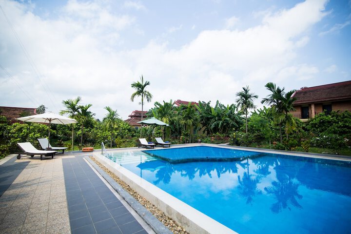 Hotel with Pool
