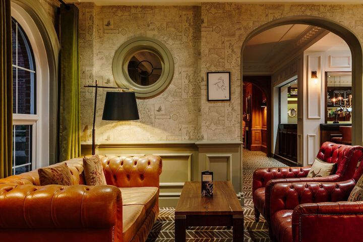 Lounge 97 of 157