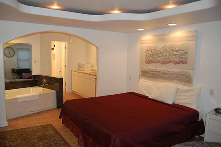 1 King Bed (6 of 9)