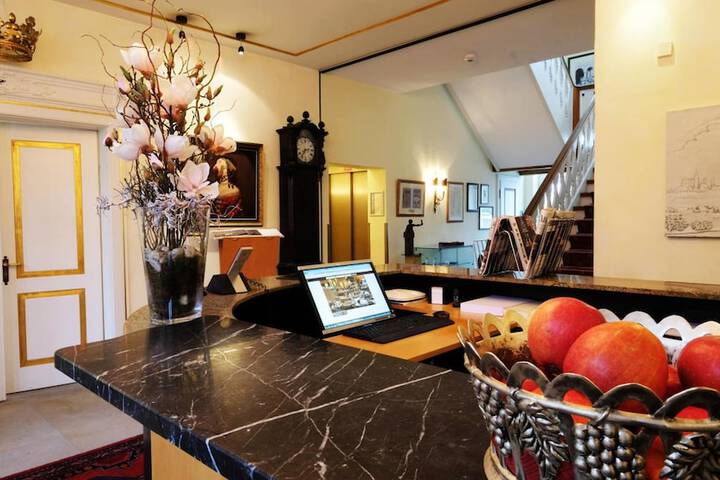Entrance & Lobby