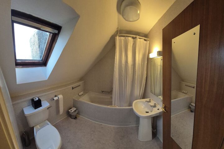 Room 3 of 33