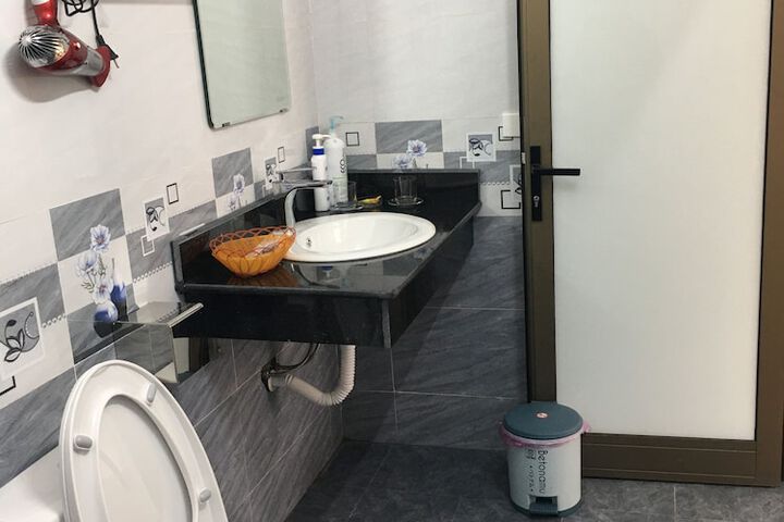 Room 53 of 104