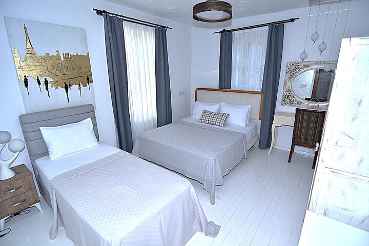 Room 15 of 98