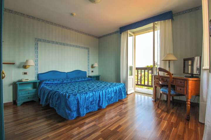 Room 32 of 63