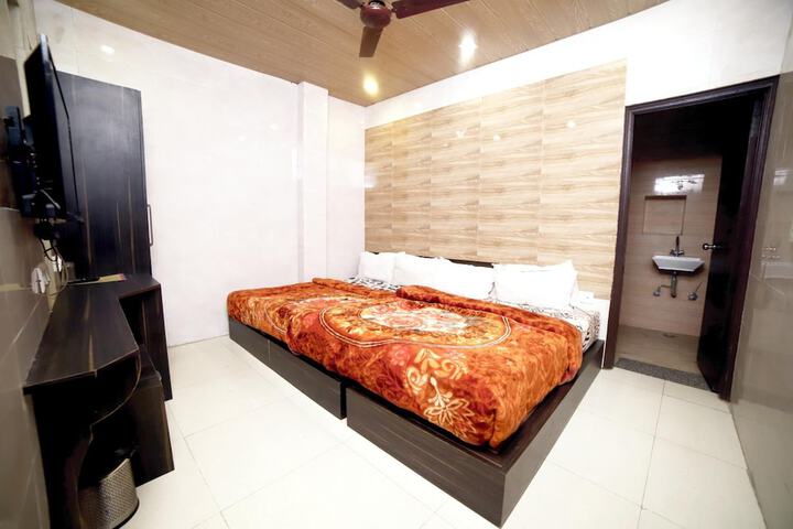 Room 34 of 49