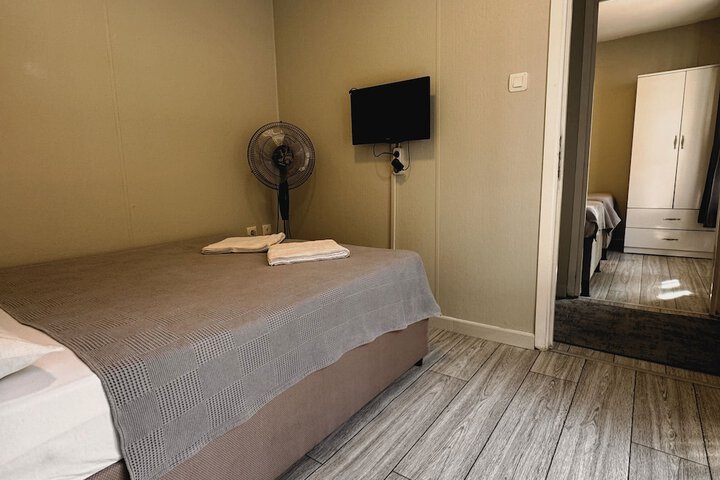 Room 4 of 47