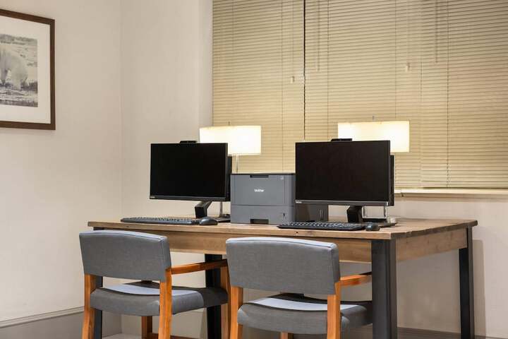 Business Center 64 of 69