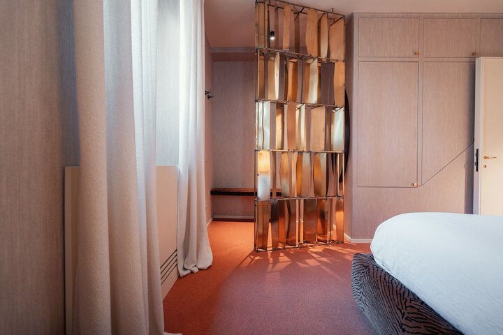 Room 3 of 63