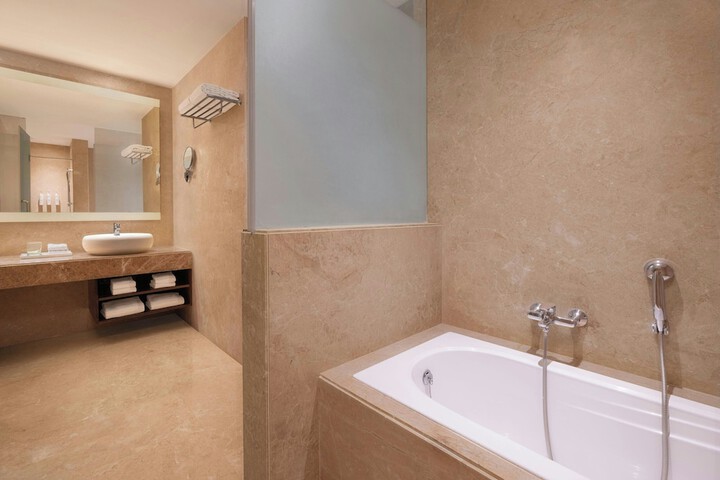 Room 15 of 77