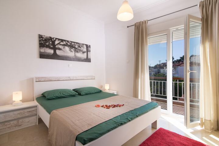 Room 3 of 52