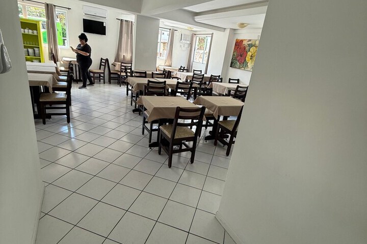 Dining 9 of 16