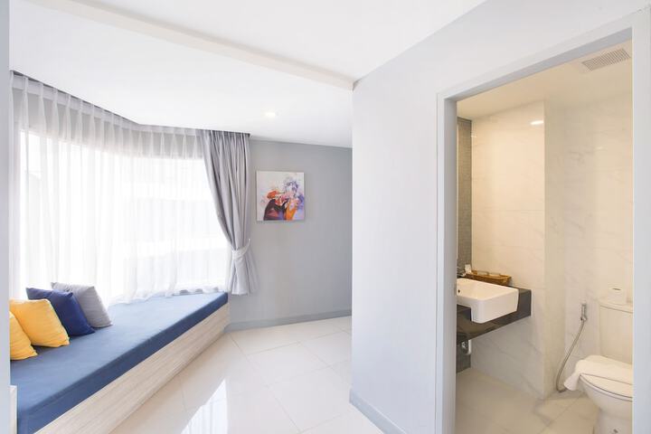 Room 43 of 65
