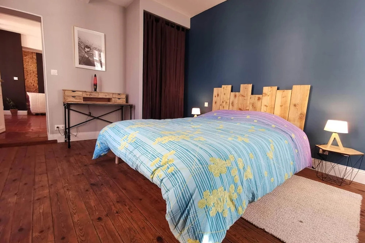 Room 2 of 16